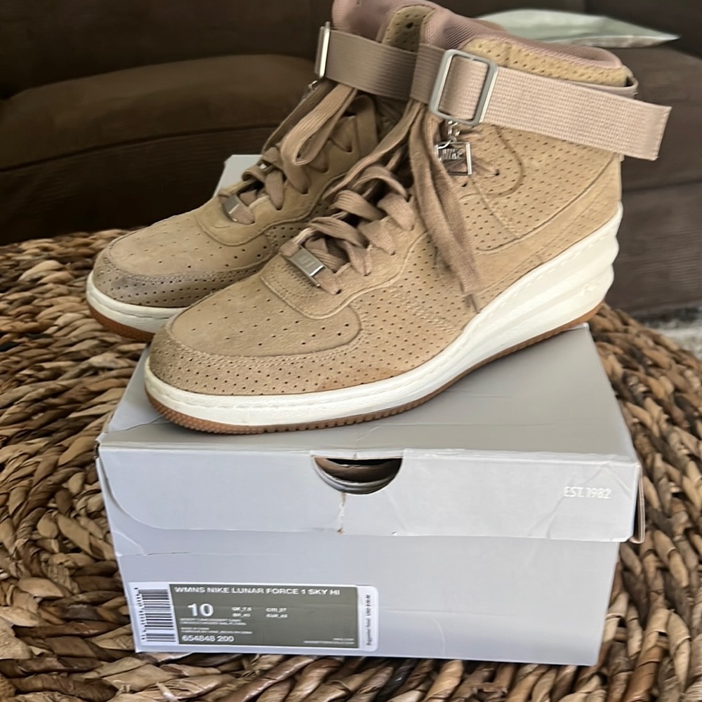 Women’s Nike Lunar Force 1 Sky Hi tan platform sneakers